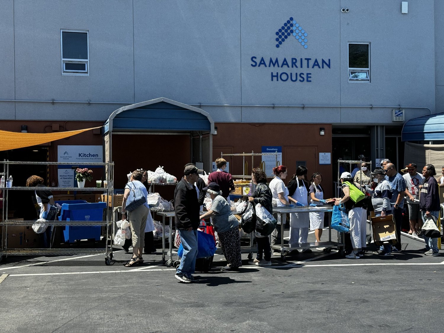 Providing a helping hand, warm meals, and flowers for Mother's Day — photo 4