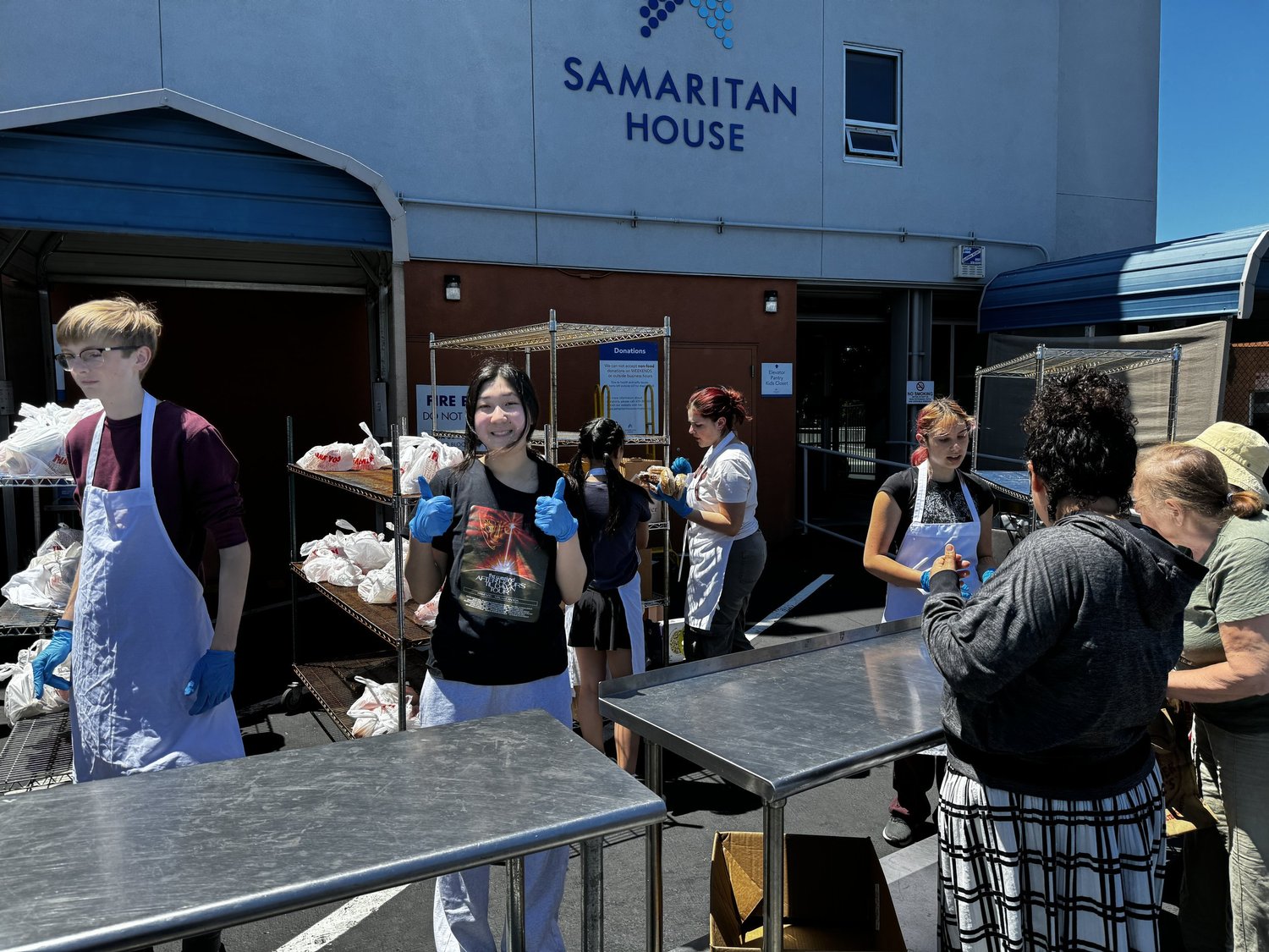 Providing a helping hand, warm meals, and flowers for Mother's Day — photo 11