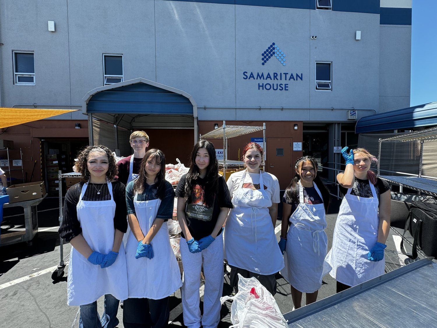 Providing a helping hand, warm meals, and flowers for Mother's Day — photo 12