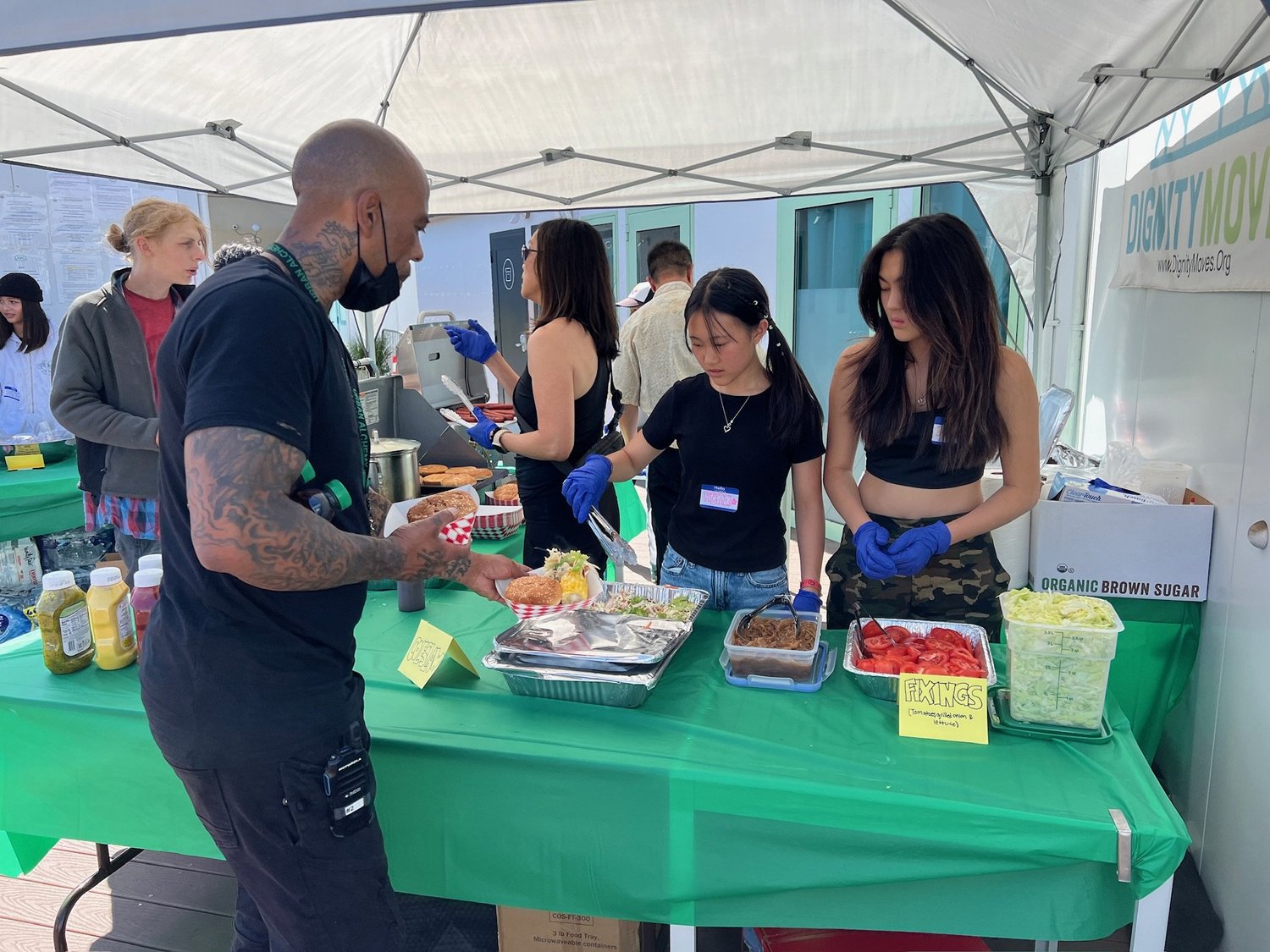 Brought the joy of a Fall Barbeque to homeless in San Francisco — photo 8
