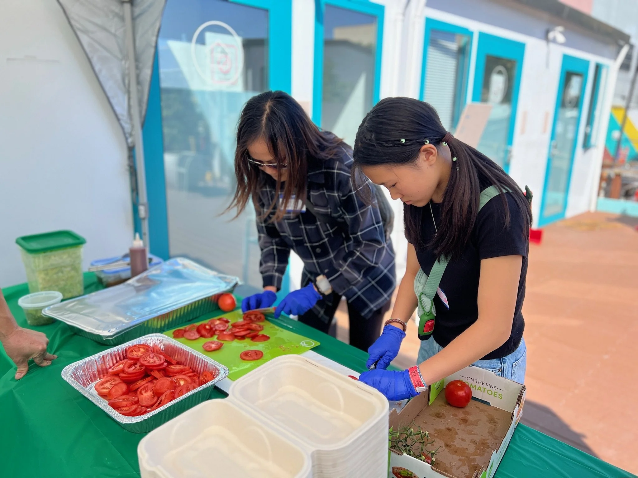Brought the joy of a Fall Barbeque to homeless in San Francisco — photo 11